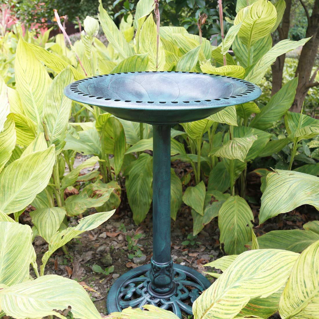 garden-decor-birdbath